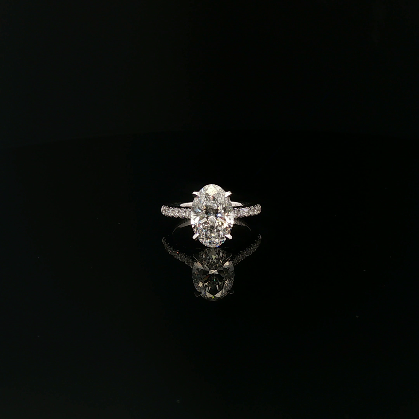 IGI Oval 2.80ct D VVS2 18k/W