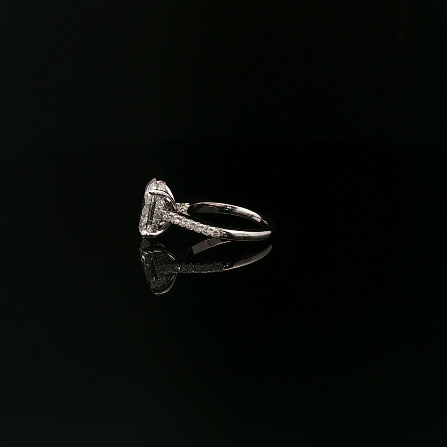 IGI Oval 2.80ct D VVS2 18k/W