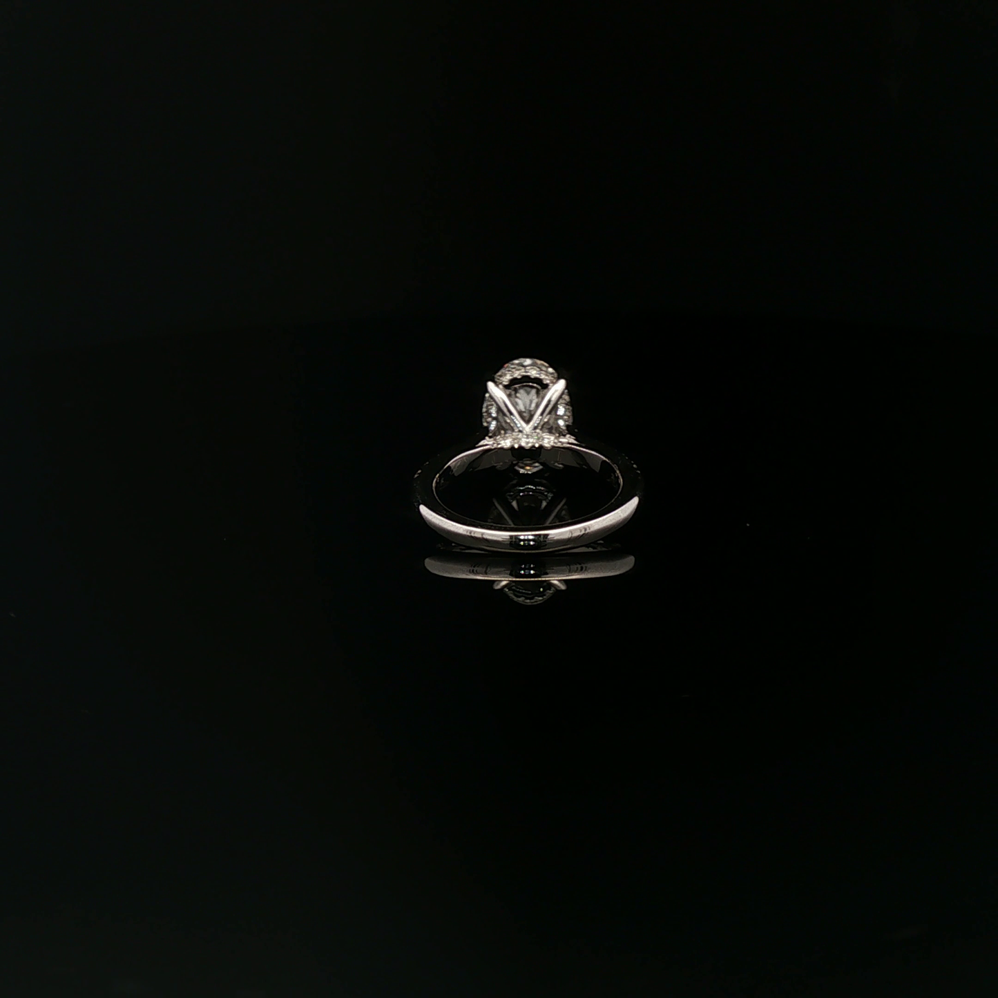 IGI Oval 2.80ct D VVS2 18k/W