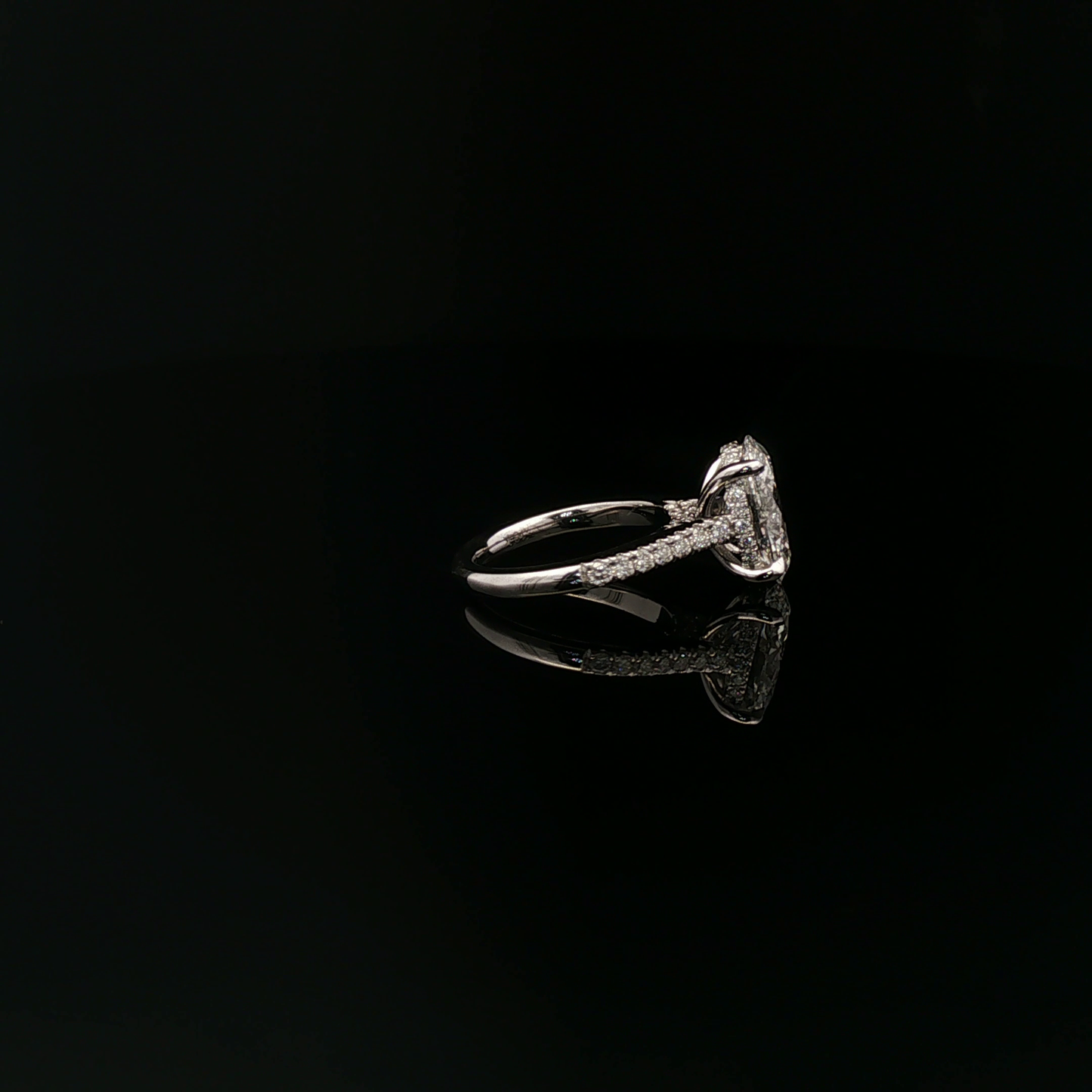 IGI Oval 2.80ct D VVS2 18k/W