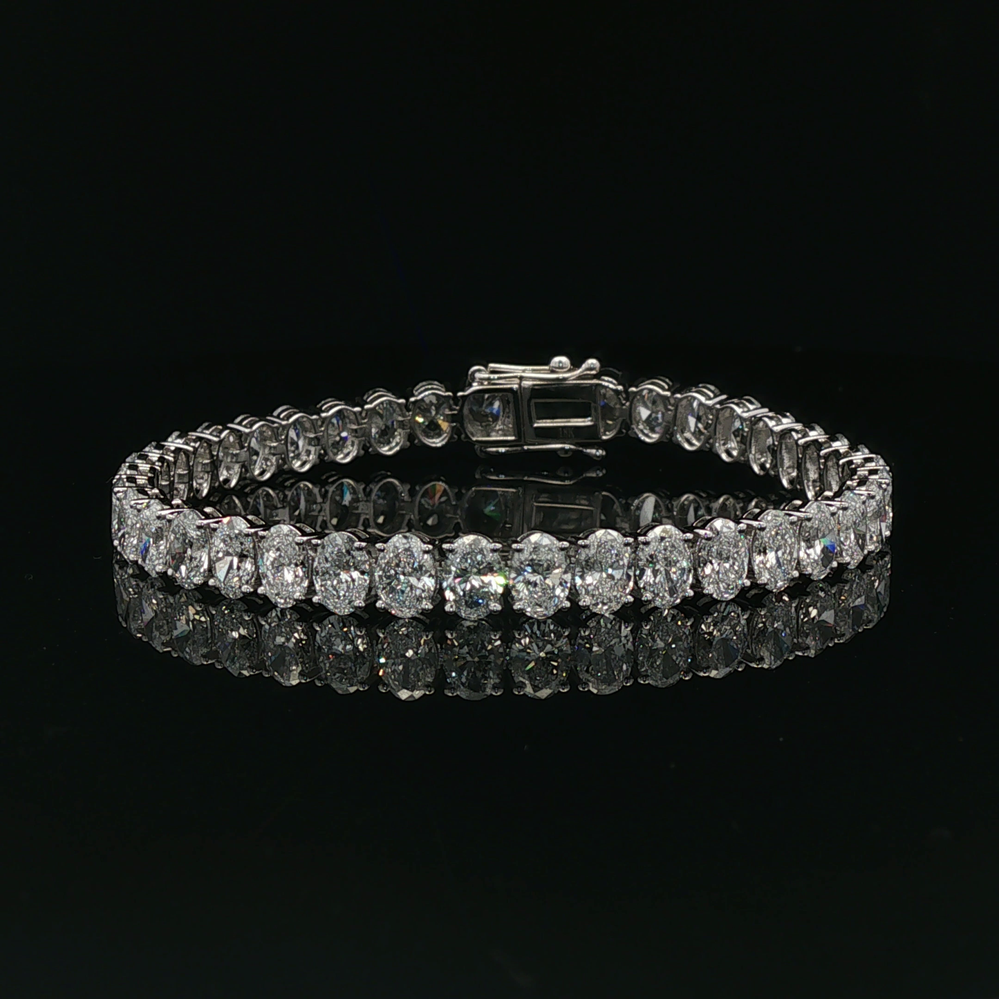 Oval 0.30ct Each - 27,900$ HKD