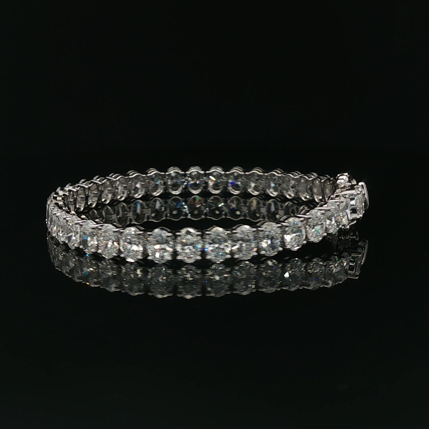 Oval 0.30ct Each - 27,900$ HKD