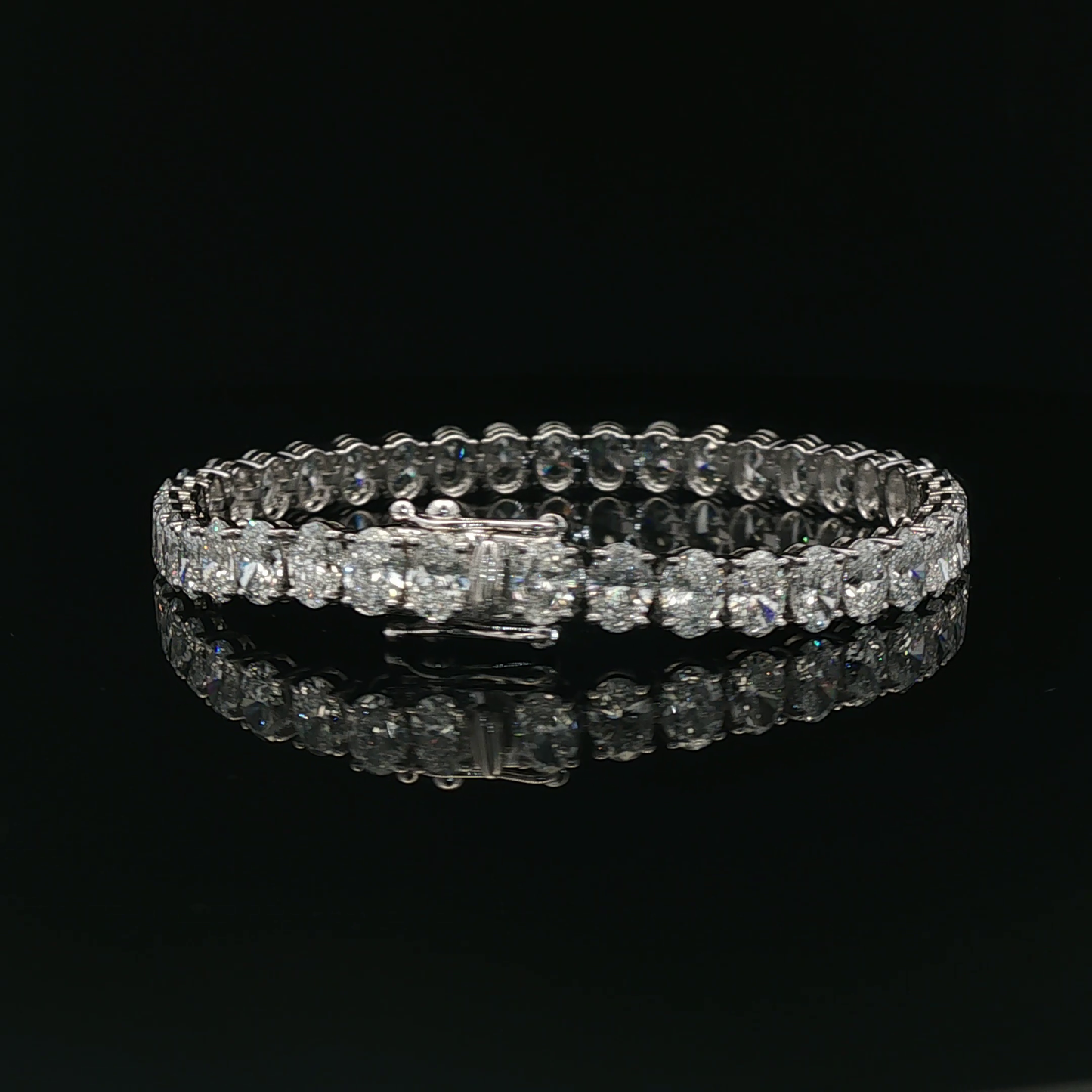 Oval 0.30ct Each - 27,900$ HKD