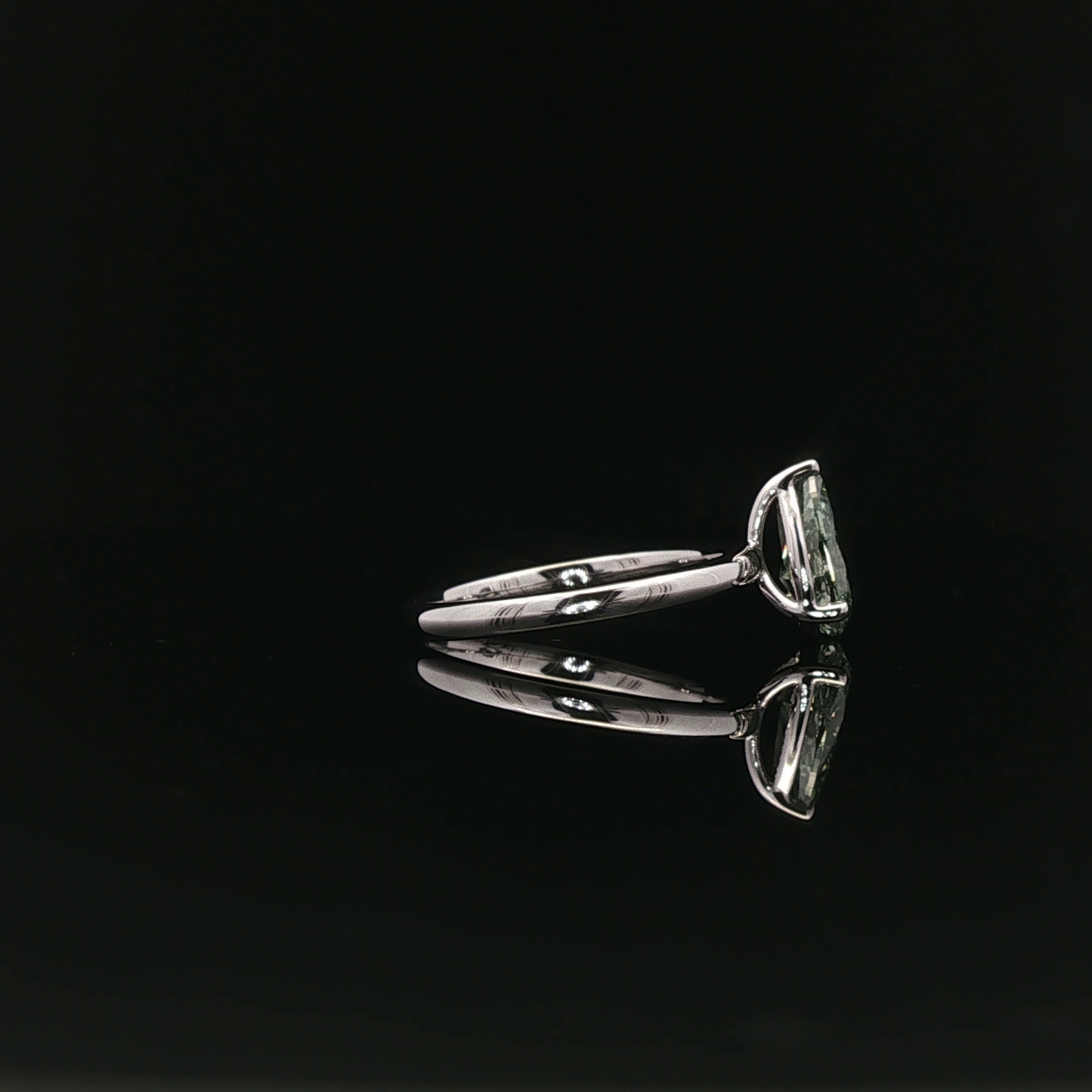 IGI Pear 1.18ct  Fancy Intense Green VS1 18k/W