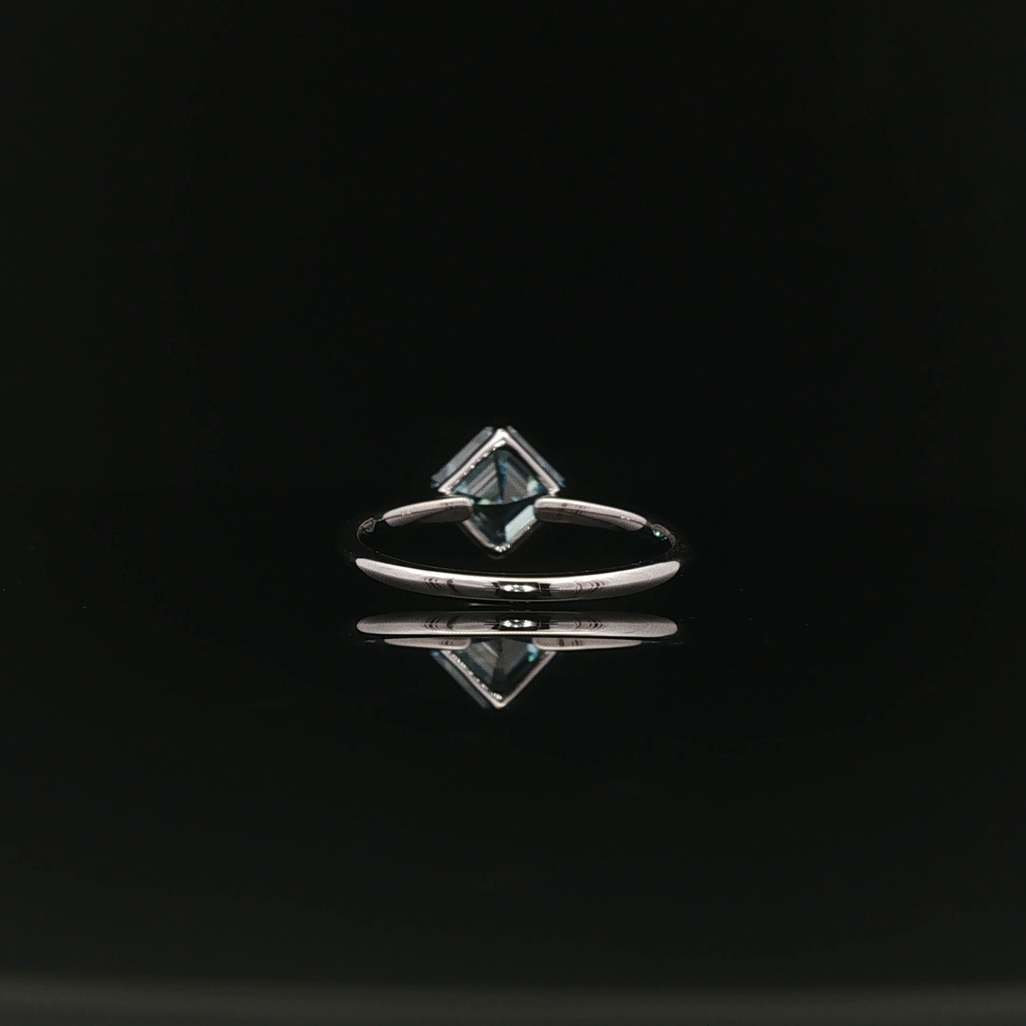 IGI Asscher 2.04ct Fancy Vivid Blue VS1 18k/W