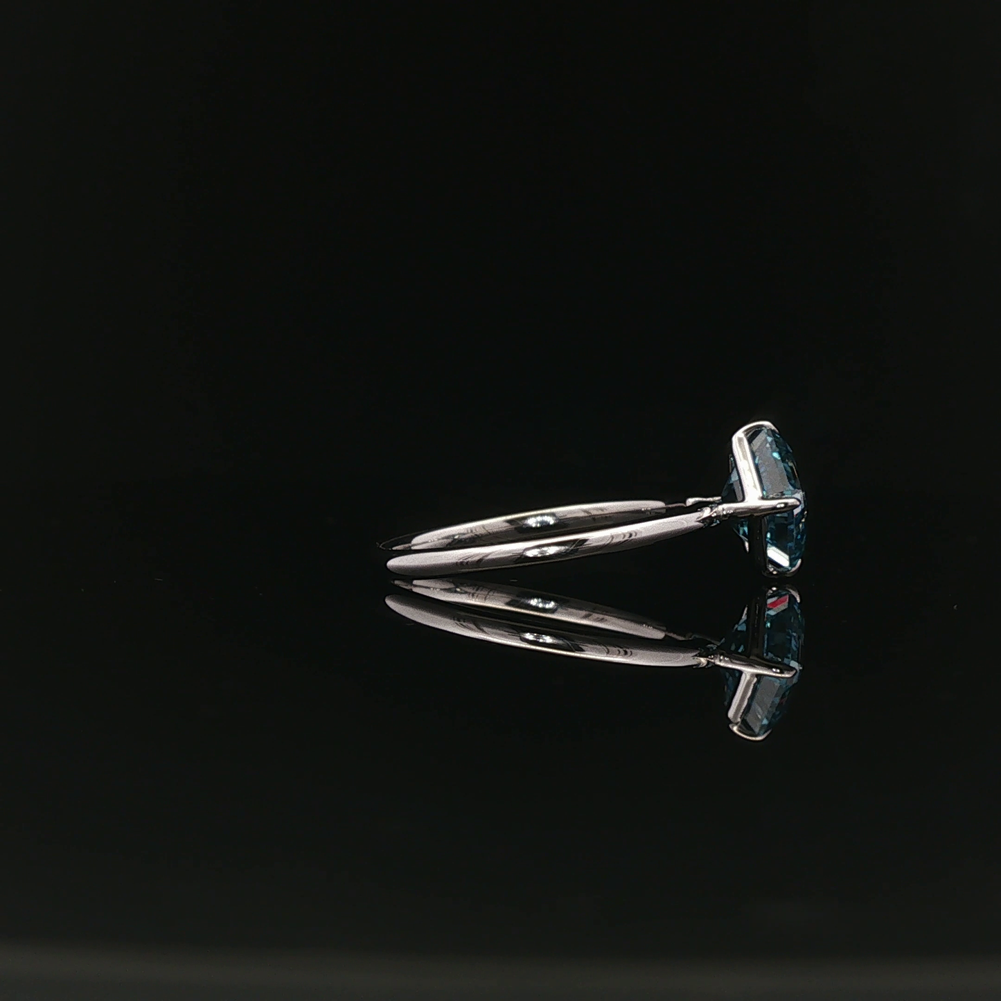 IGI Asscher 2.04ct Fancy Vivid Blue VS1 18k/W