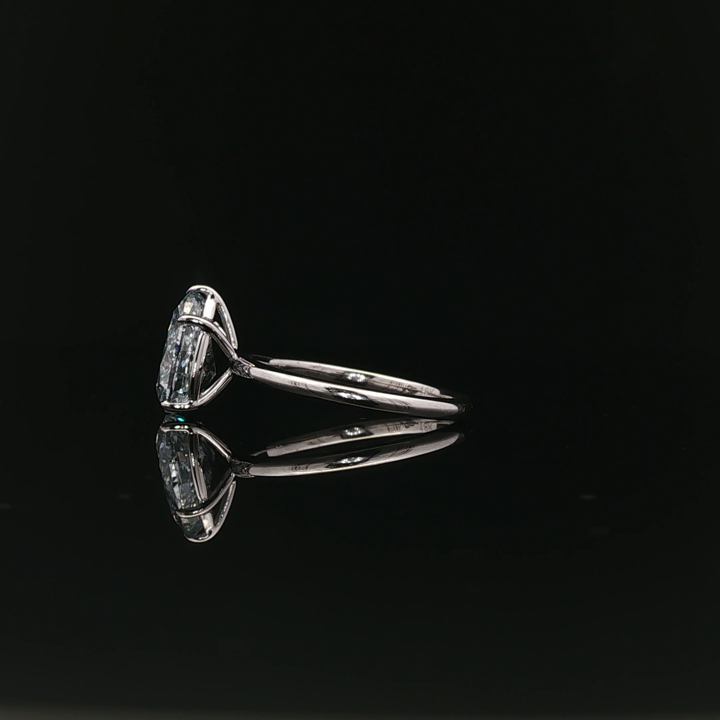 IGI PEAR 2.09ct Fancy Light Blue VVS2 18k/W