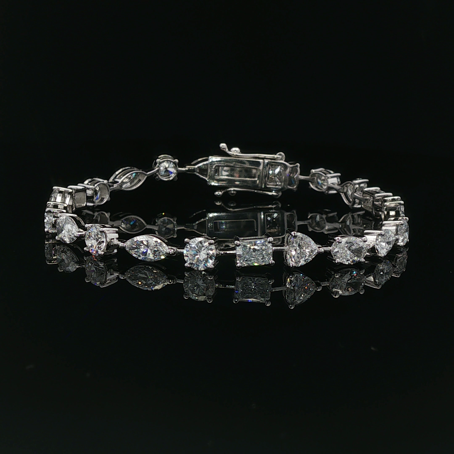 Mix shape 0.30ct Each - 20,900$ HKD