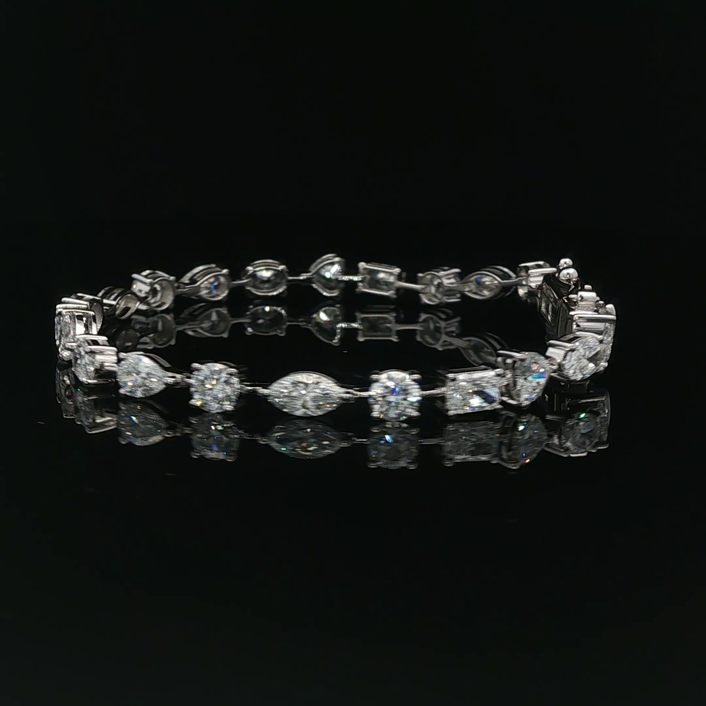 Mix shape 0.30ct Each - 20,900$ HKD