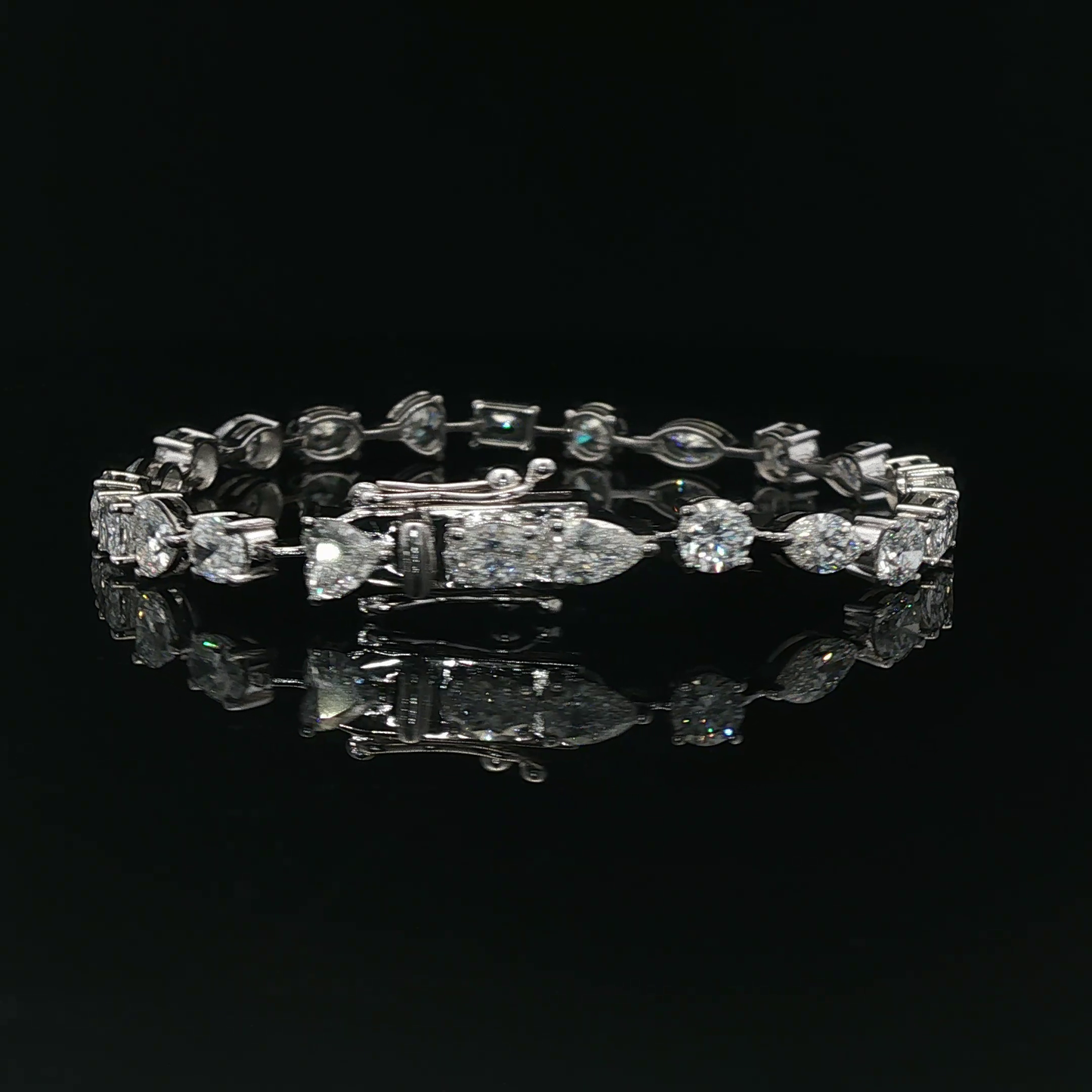 Mix shape 0.30ct Each - 20,900$ HKD