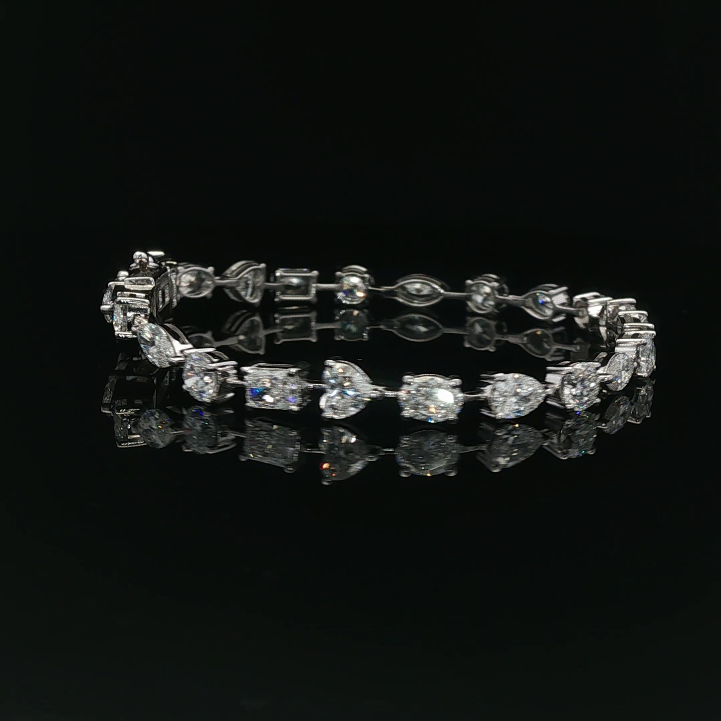 Mix shape 0.30ct Each - 20,900$ HKD