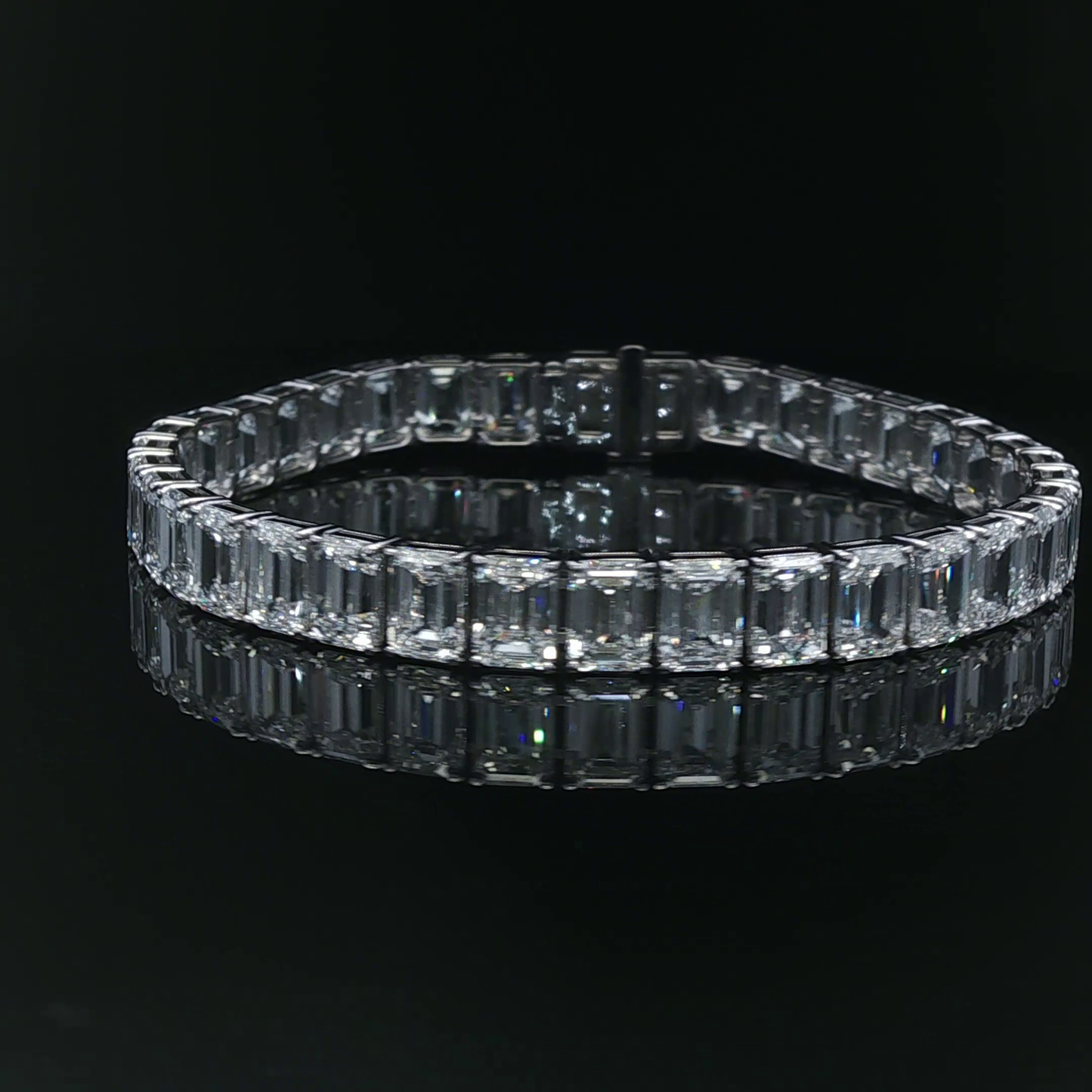Emerald 1ct each  Tennis Bracelet in White Gold