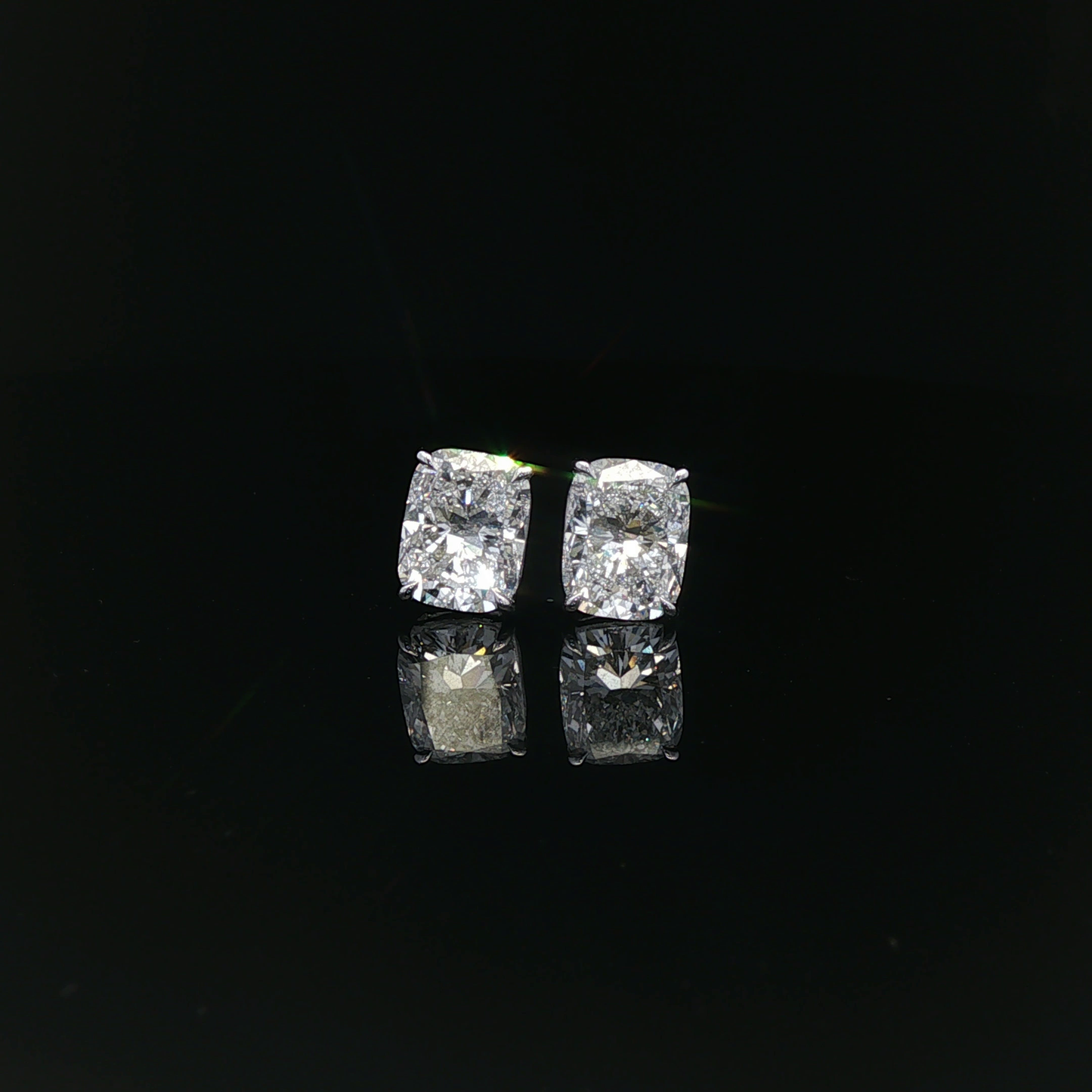 IGI Cushion 3.00 ct D VVS2 - 21,800$ HKD
