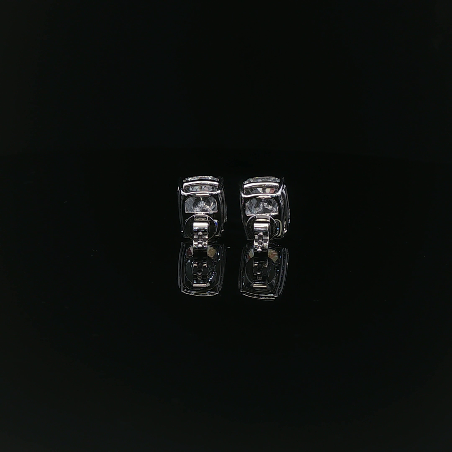 IGI Cushion 3.00 ct D VVS2 - 21,800$ HKD