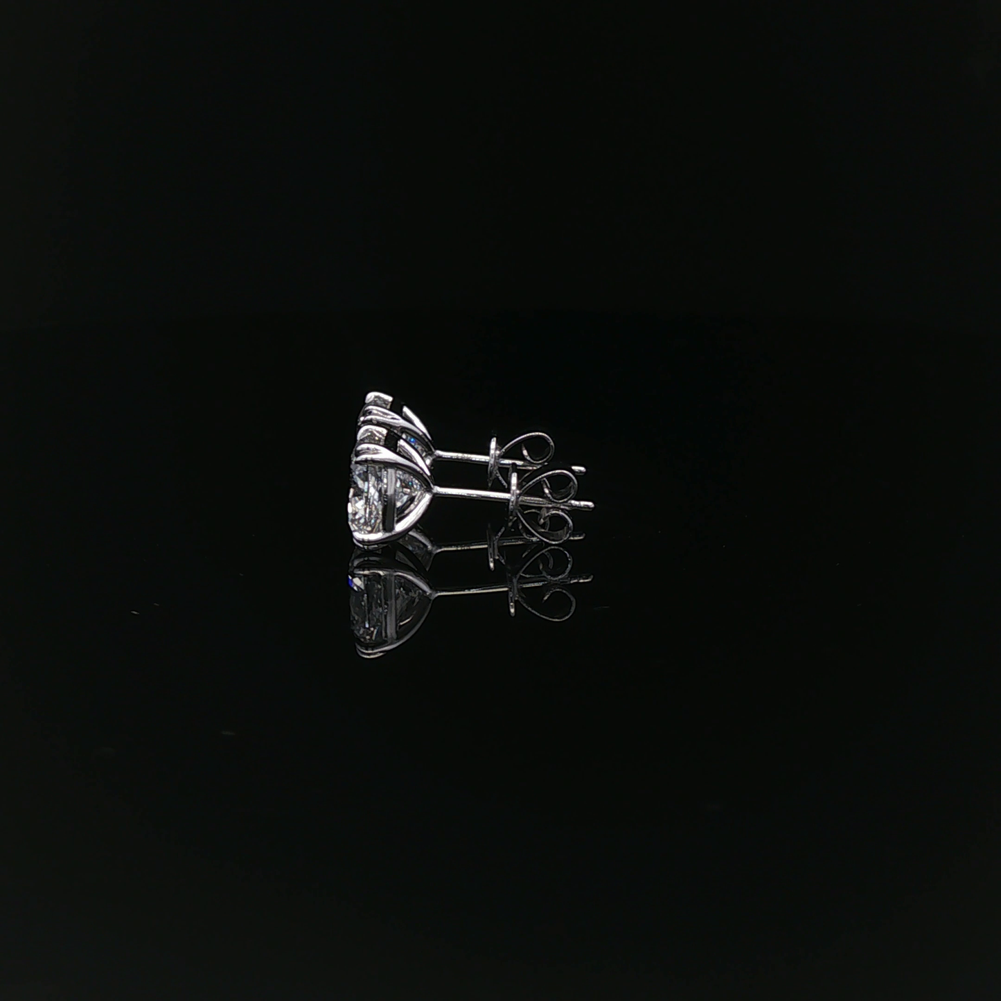 IGI Sq Cushion 2.00ct each D VVS - 16,900$ HKD
