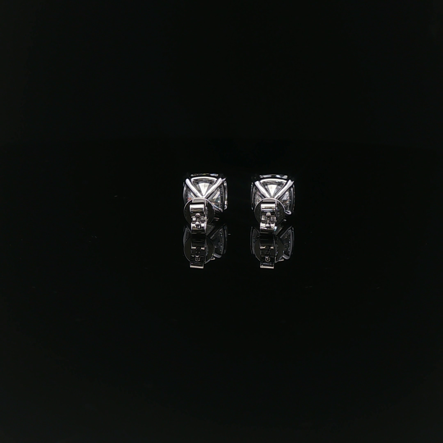 IGI Sq Cushion 2.00ct each D VVS - 16,900$ HKD