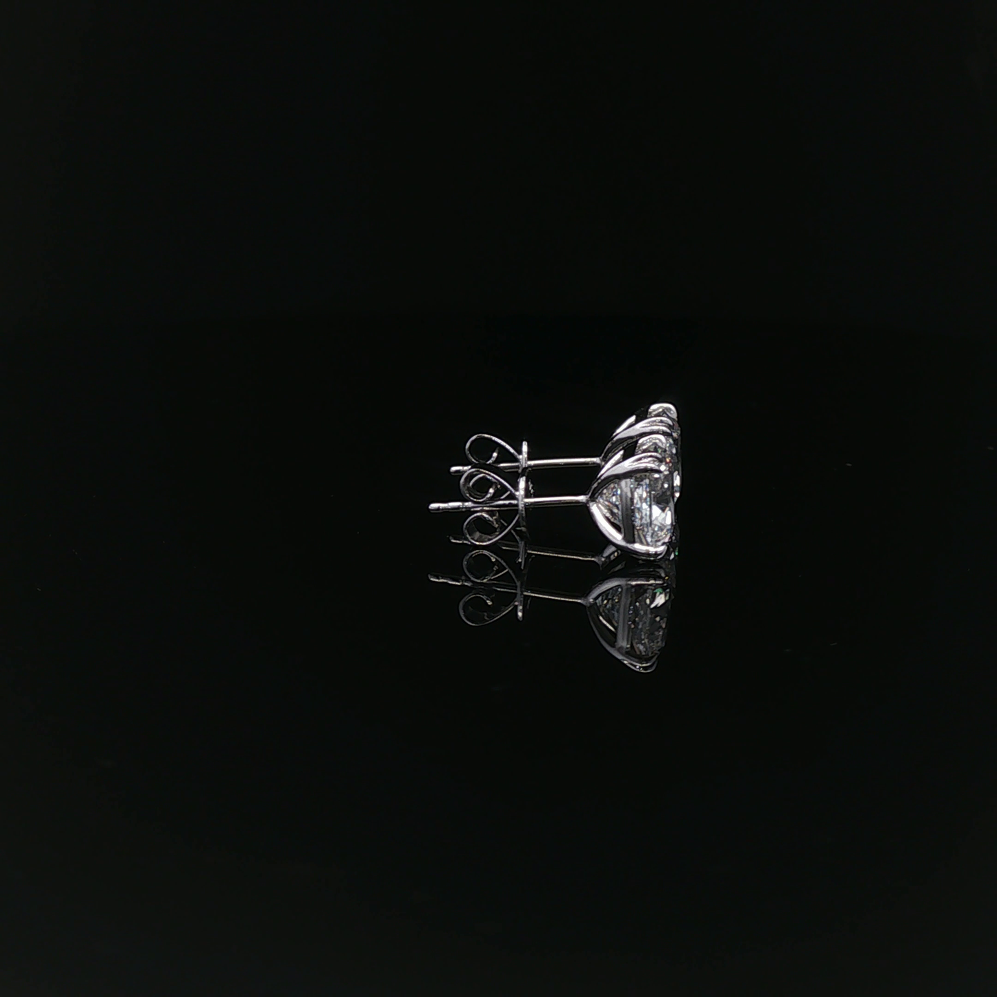 IGI Sq Cushion 2.00ct each D VVS - 16,900$ HKD