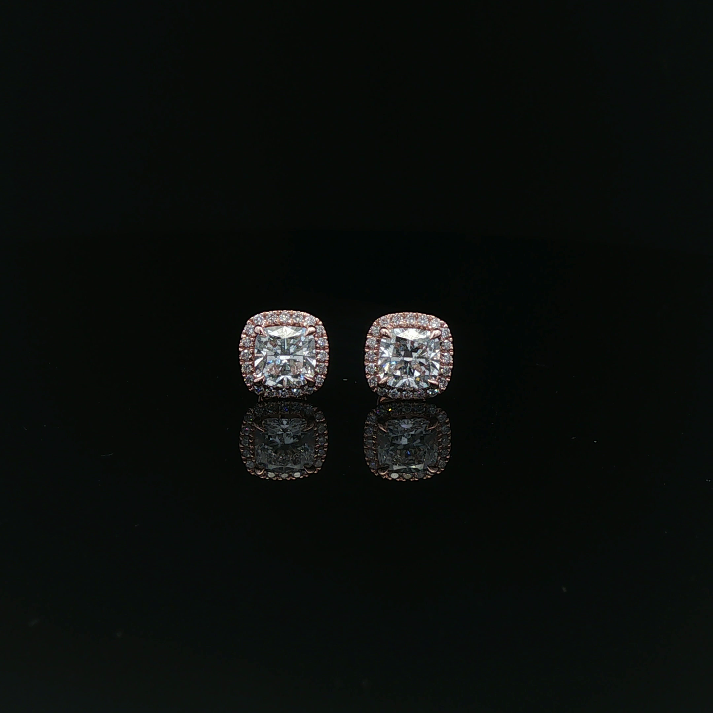 IGI Sq Cushion 1.00ct each D VVS - 11,900$ HKD