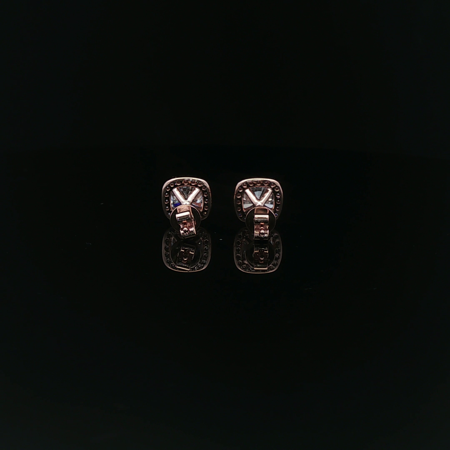 IGI Sq Cushion 1.00ct each D VVS - 11,900$ HKD