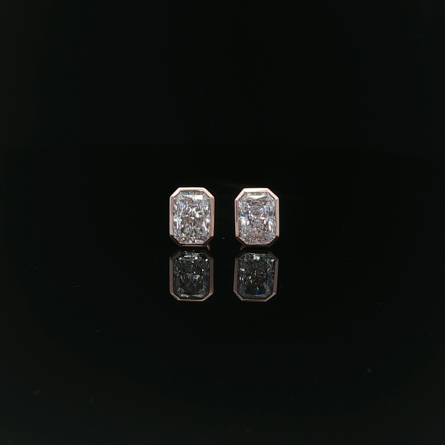 IGI Radiant 1.5ct Each D VVS  - 10,500$ HKD