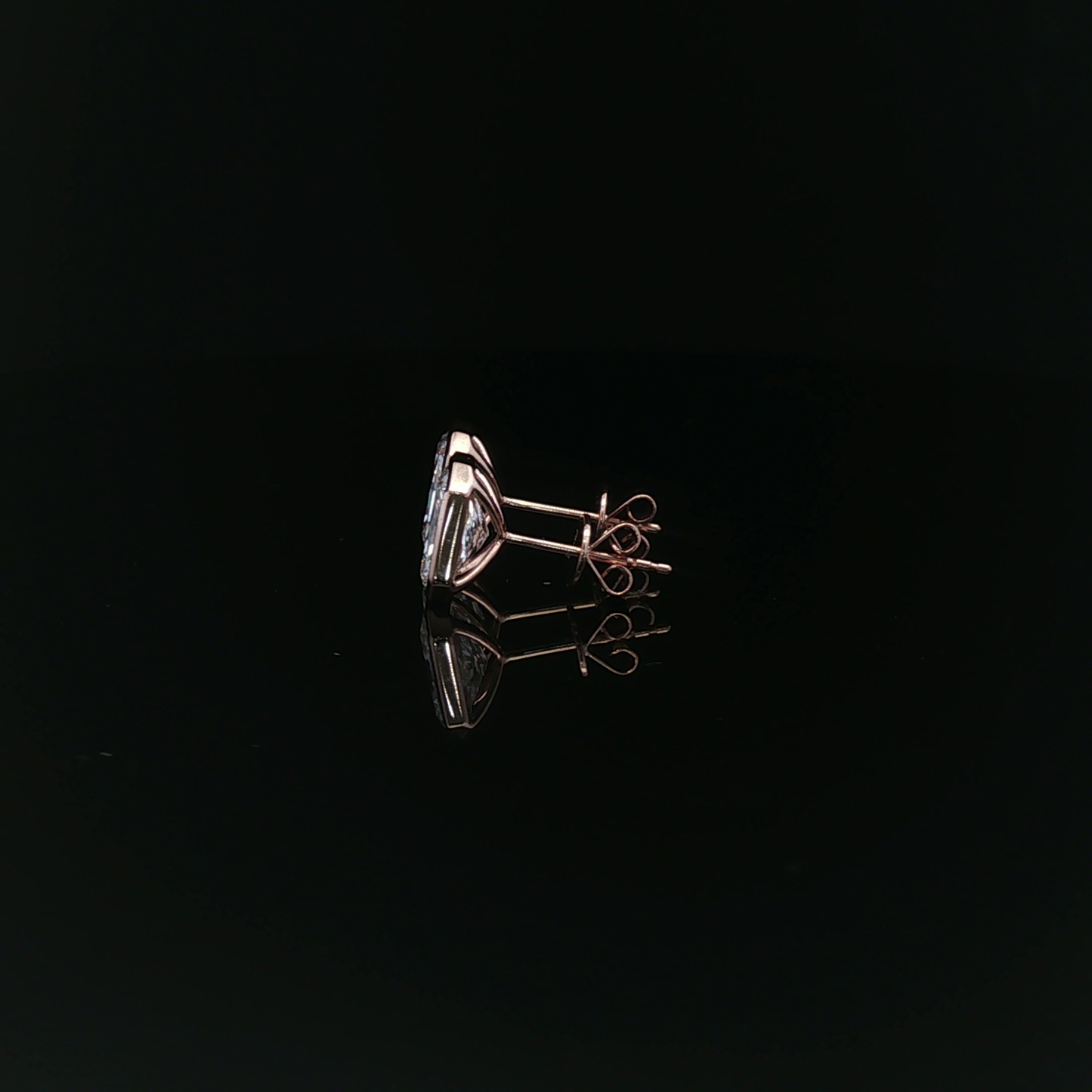 IGI Radiant 1.5ct Each D VVS  - 10,500$ HKD