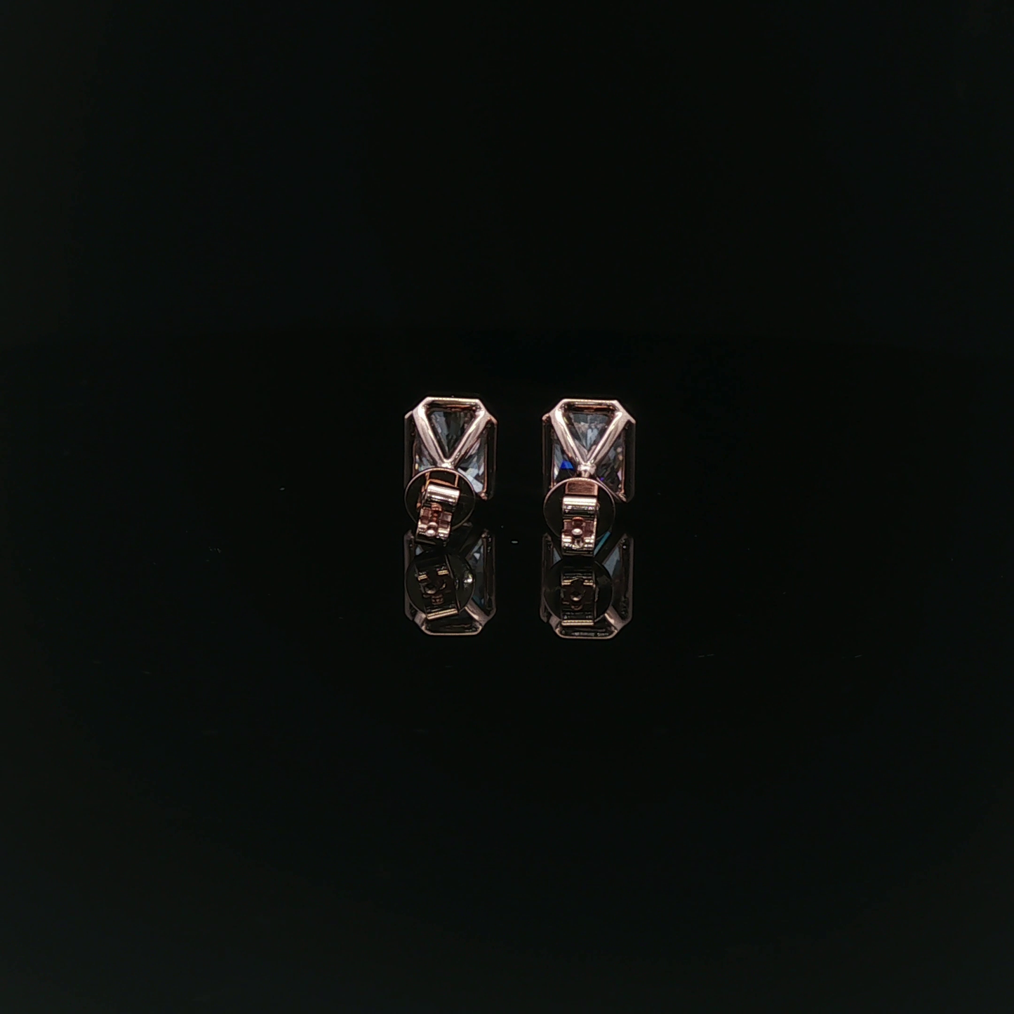 IGI Radiant 1.5ct Each D VVS  - 10,500$ HKD