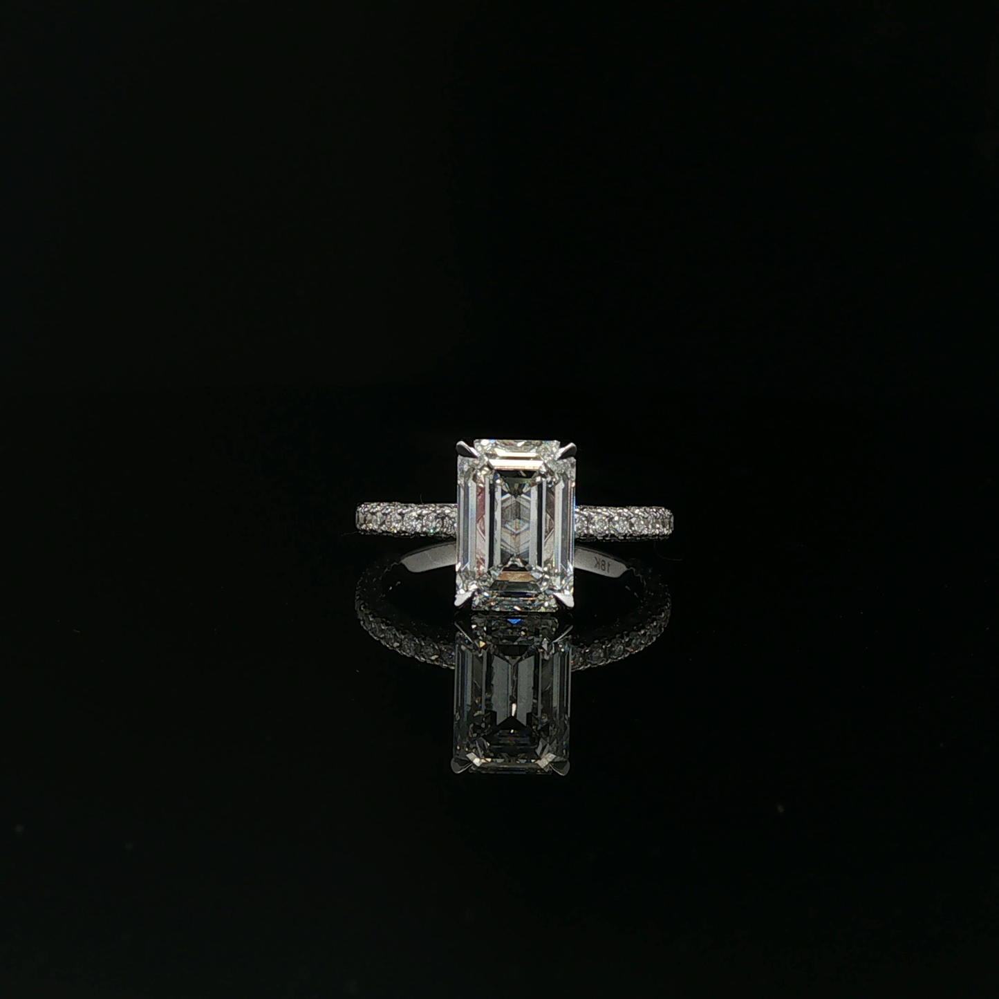 IGI Emerald 4.51ct D VS2 18k/W