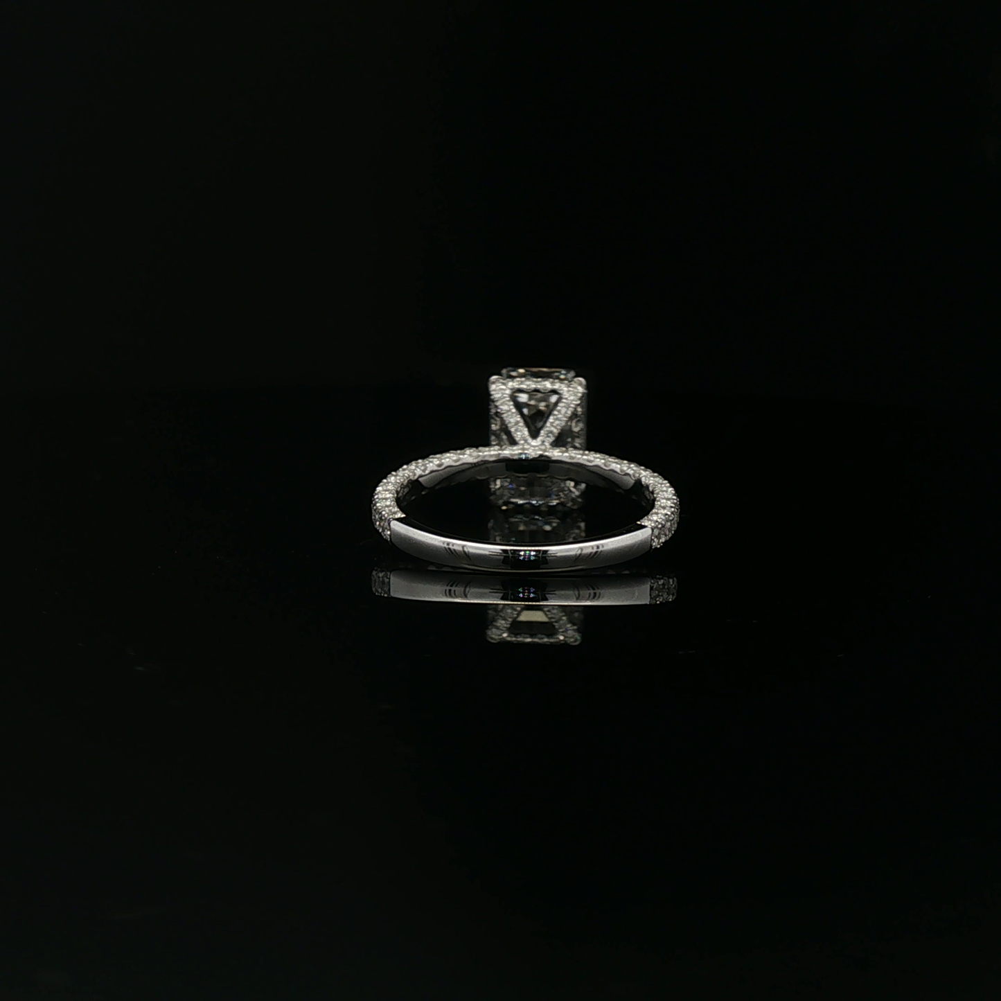 IGI Emerald 4.51ct D VS2 18k/W