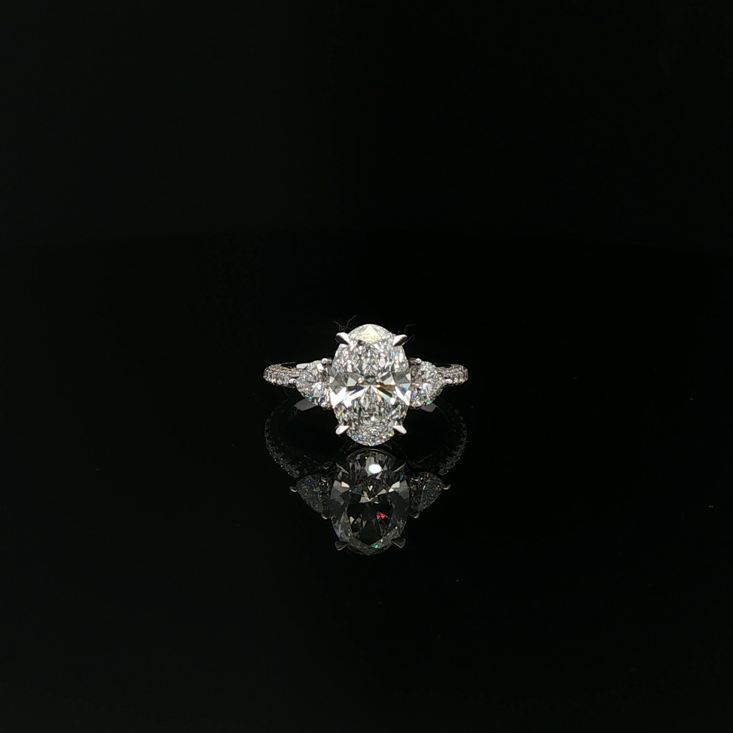 IGI Oval 2.61ct D VVS2 HS sides stone 0.25ct 18k/w