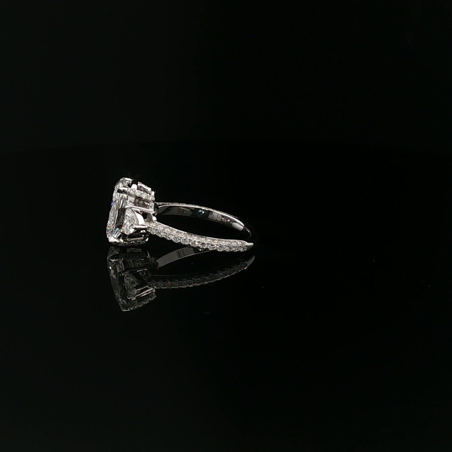 IGI Oval 2.61ct D VVS2 HS sides stone 0.25ct 18k/w