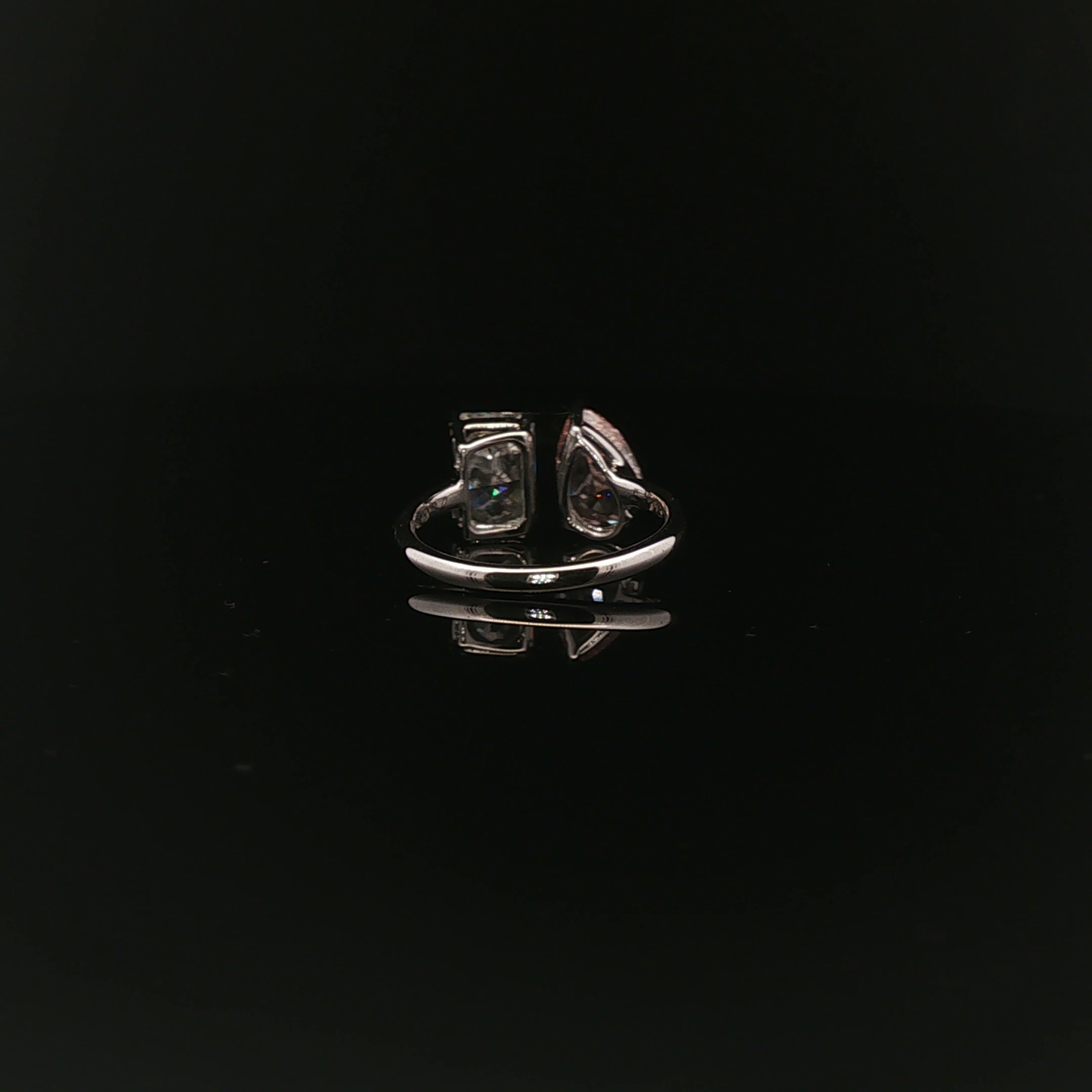 Toi et Moi Ring 
PEAR 1.57ct Fancy Intense Pink + Radiant 1.71ct D - 19,900$ HKD