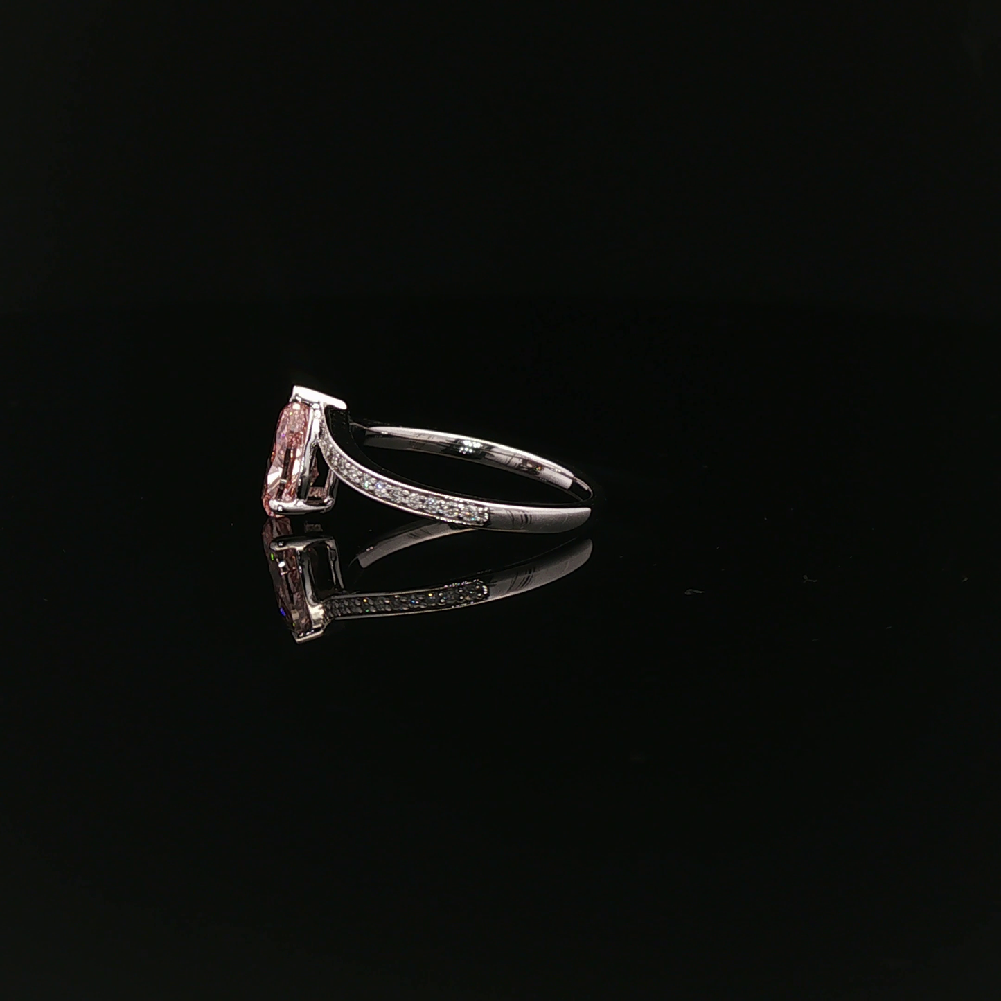 IGI Pear 1.14ct Fancy Vivid Pink VVS2 - 11,900$ HKD