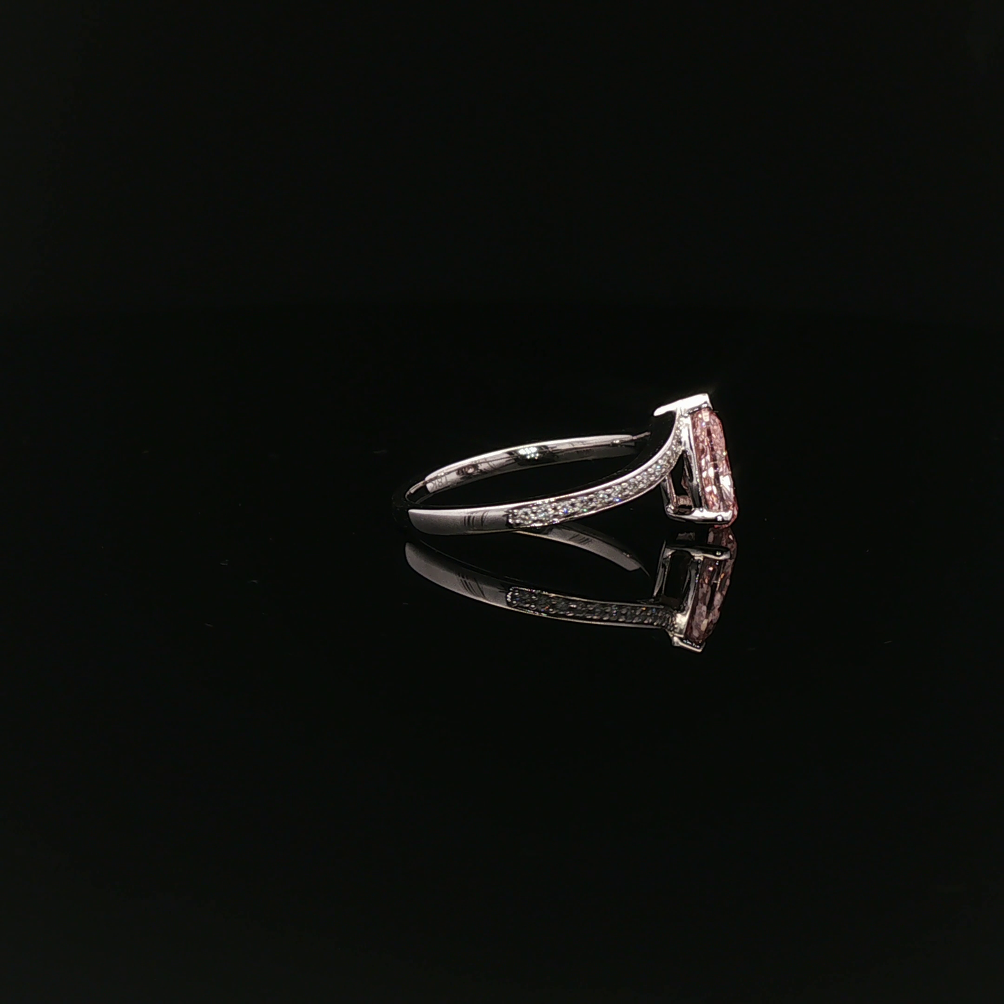 IGI Pear 1.14ct Fancy Vivid Pink VVS2 - 11,900$ HKD