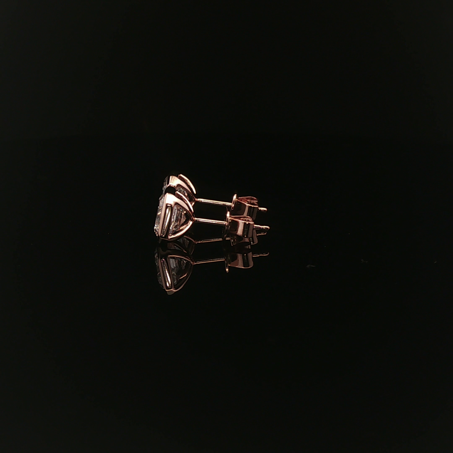 IGI Asscher 1.5ct D VVS Each - 10,500$ HKD