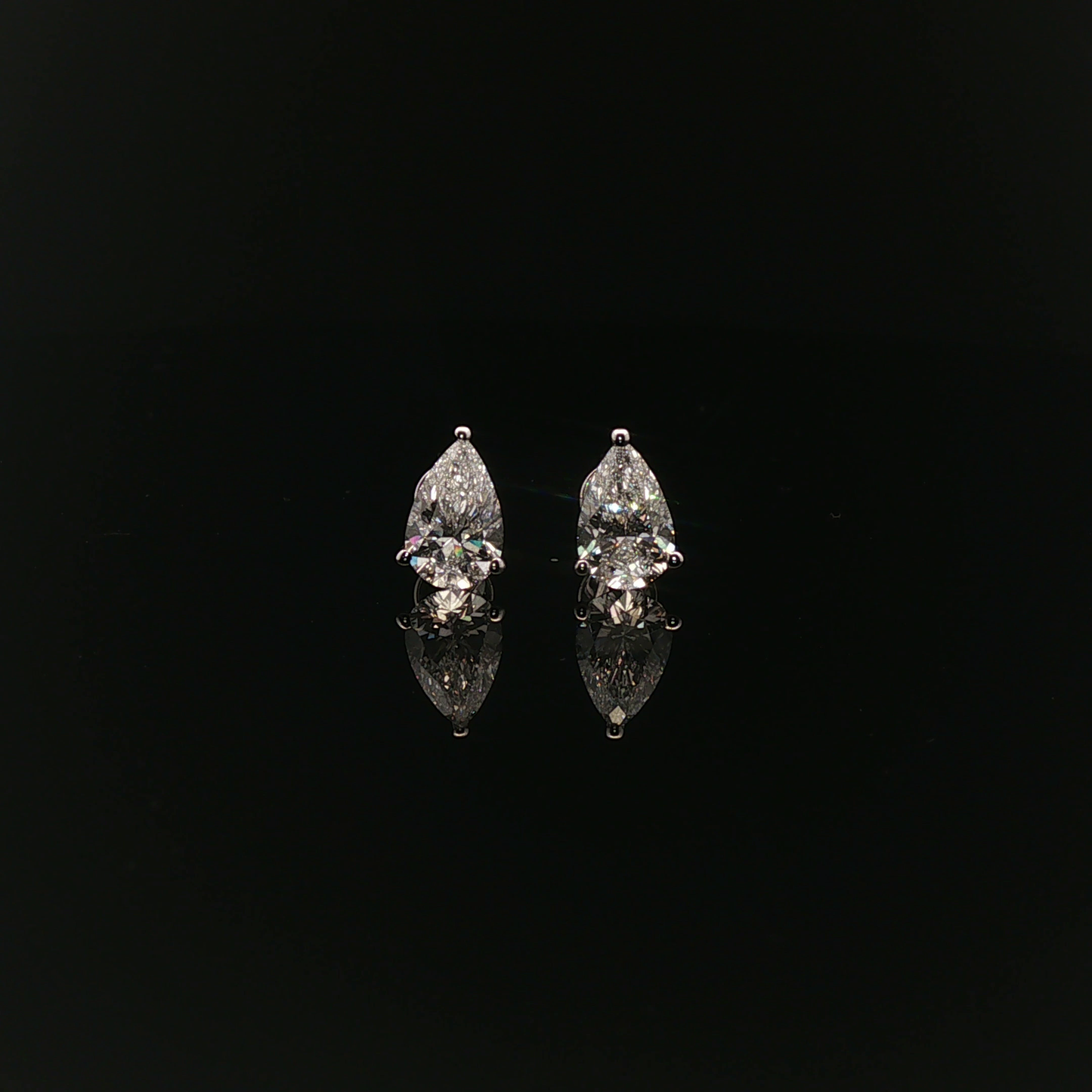 IGI Pear 1ct each D VVS - 8,900$ HKD