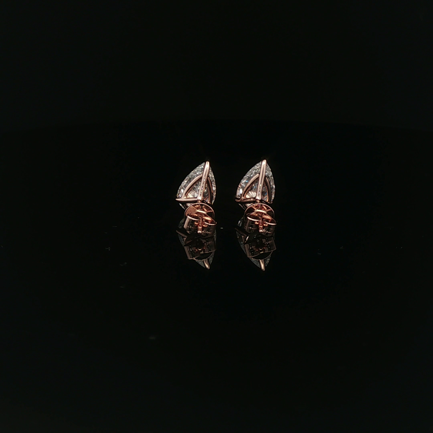 IGI Pear 1.5ct Each D VS - 10,500$ HKD