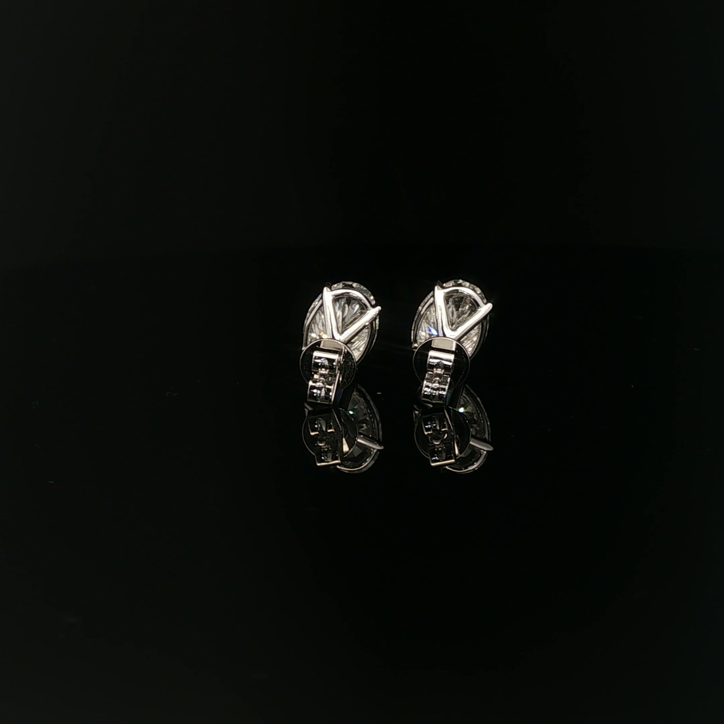 IGI Oval 2ct D VVS2 - 16,500$ HKD